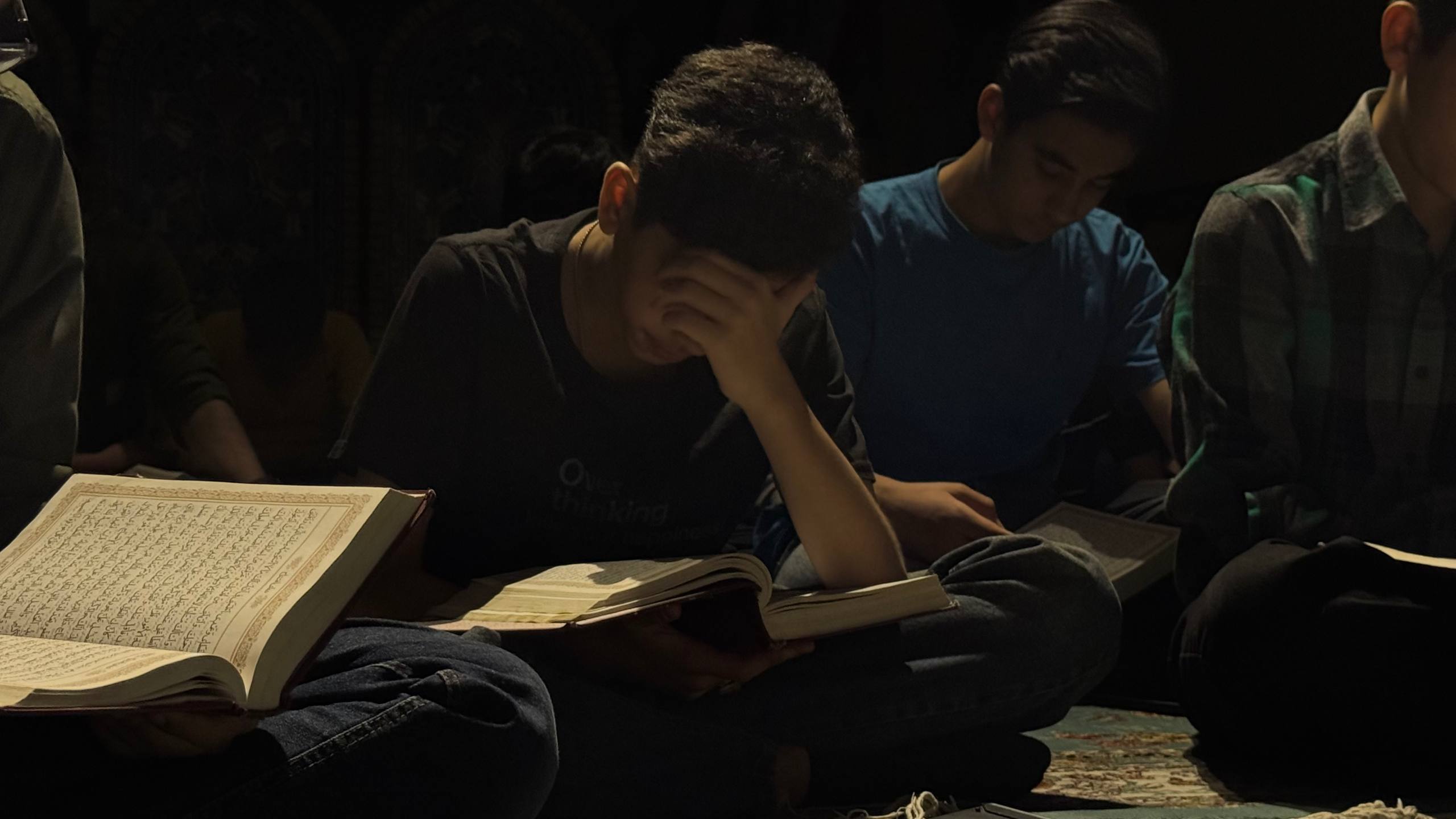 گزارش تصویری | شب دوم - مراسم مناجات خوانی و محفل انس با قرآن