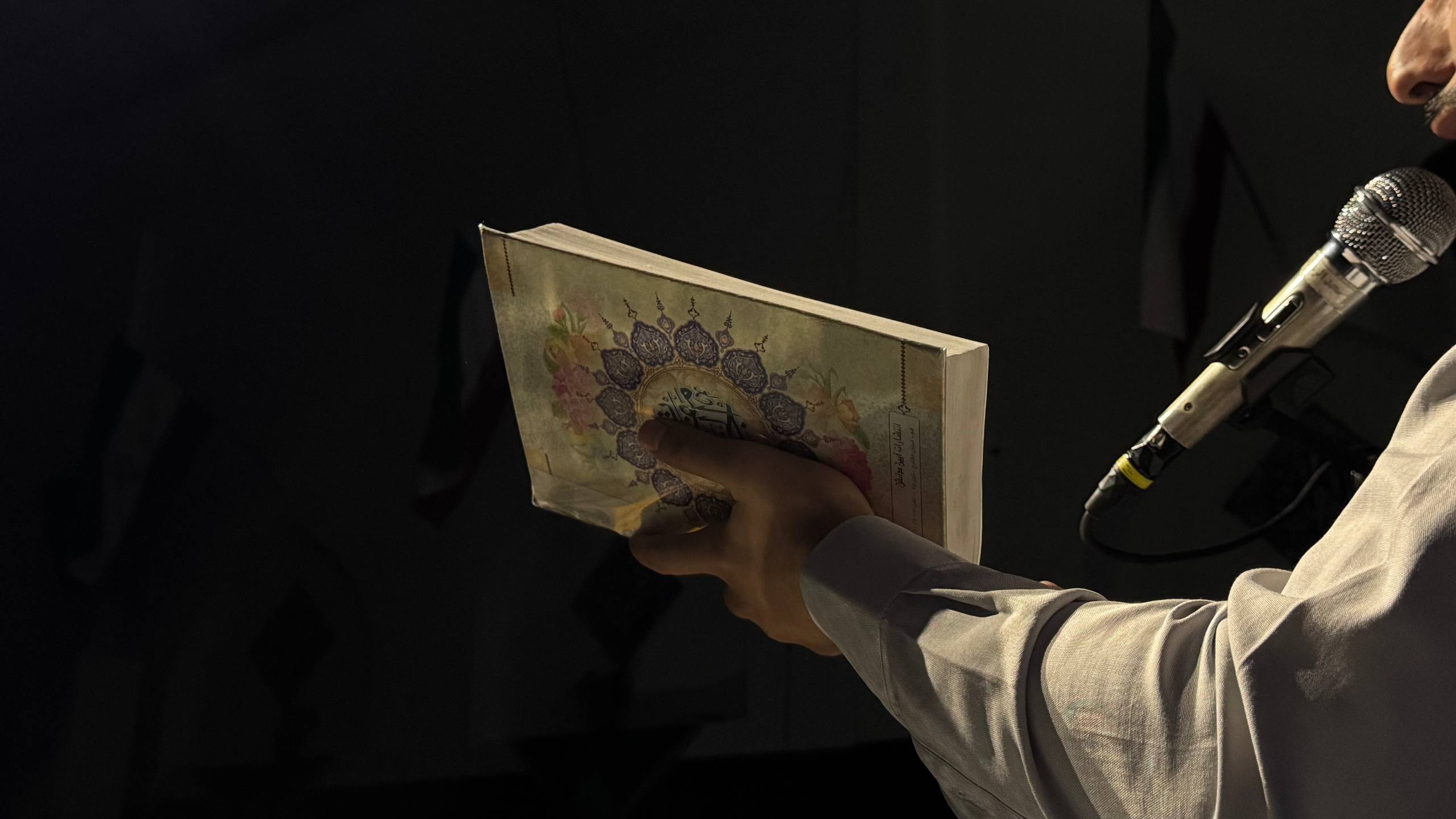 گزارش تصویری | شب دوم - مراسم مناجات خوانی و محفل انس با قرآن