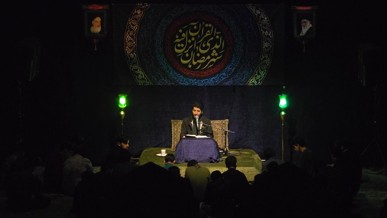 گزارش تصویری | شب هشتم - مراسم مناجات خوانی و محفل انس با قرآن