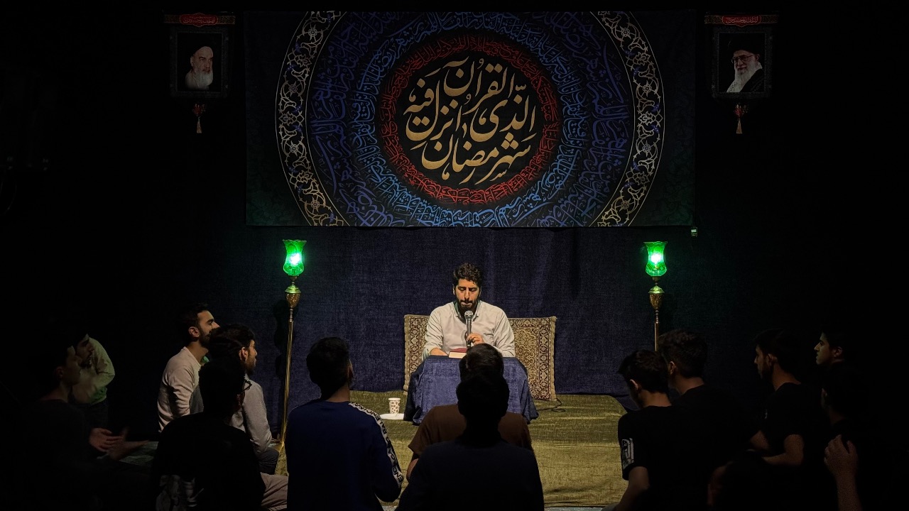 گزارش تصویری | شب چهارم - مراسم مناجات خوانی و محفل انس با قرآن