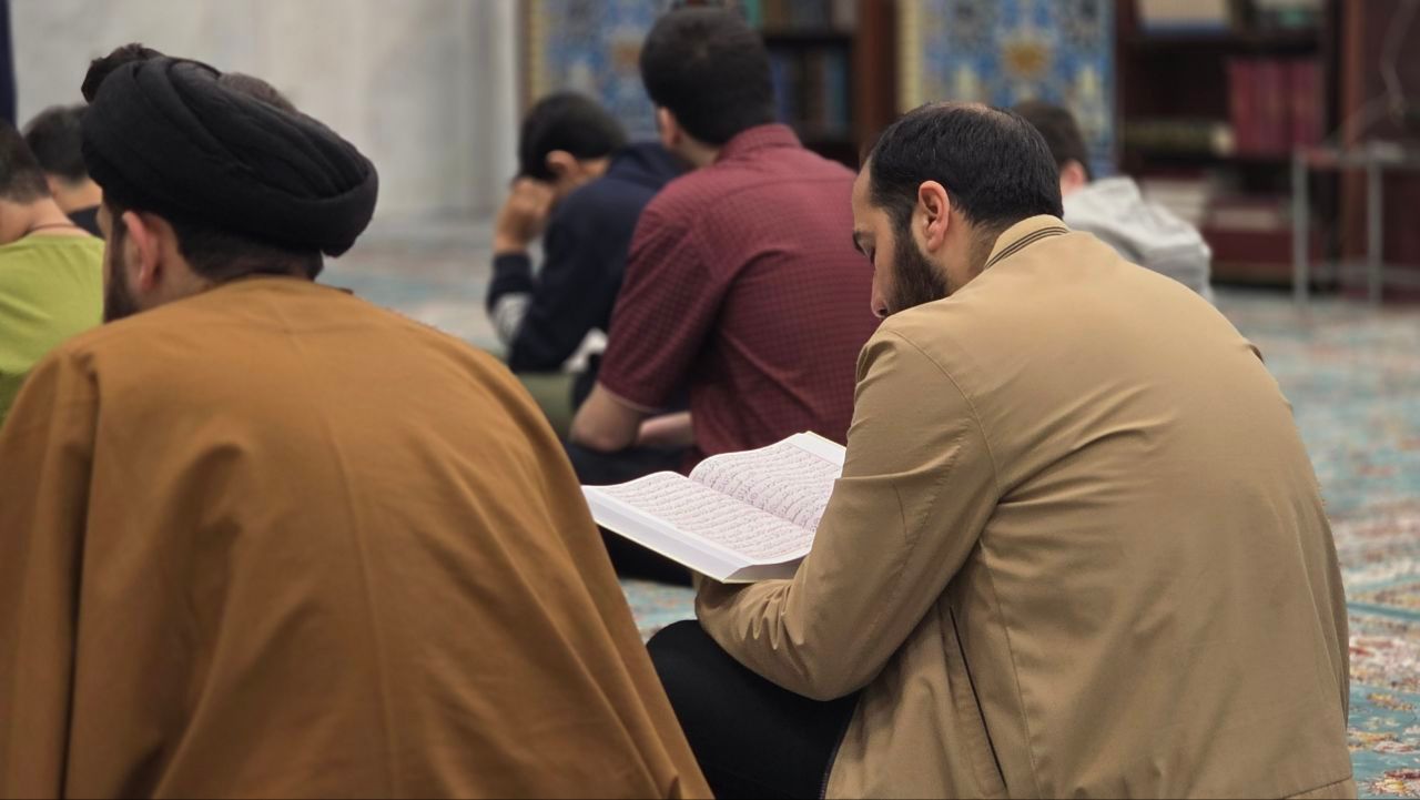 گزارش تصویری | شب هشتم - مراسم مناجات خوانی و محفل انس با قرآن